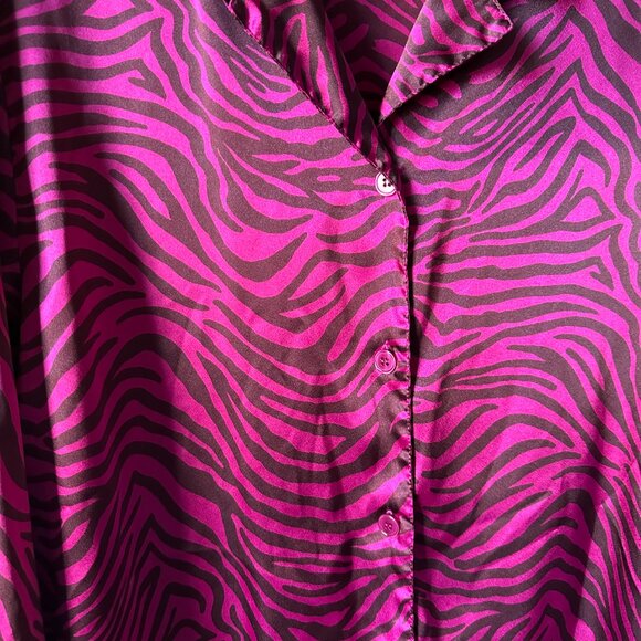 Victoria's Secret Satin Long Sleeve Zebra Pajama Sleepwear Top Size Medium - Picture 3 of 3